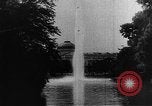 Standbild Heilquelle Kurort in Wiesbaden 1930er Jahre Wiesbaden Deutschland, 1937, aus Sekunde 28 historischem Filmmaterial Videoclip 65675055447