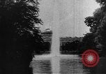 Standbild Heilquelle Kurort in Wiesbaden 1930er Jahre Wiesbaden Deutschland, 1937, aus Sekunde 32 historischem Filmmaterial Videoclip 65675055447