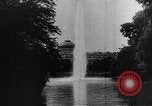 Standbild Heilquelle Kurort in Wiesbaden 1930er Jahre Wiesbaden Deutschland, 1937, aus Sekunde 33 historischem Filmmaterial Videoclip 65675055447