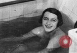Standbild Heilquelle Kurort in Wiesbaden 1930er Jahre Wiesbaden Deutschland, 1937, aus Sekunde 60 historischem Filmmaterial Videoclip 65675055447