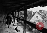 Standbild berühmte Gebäude Rothenburg ob der Tauber Deutschland, 1937, aus Sekunde 32 historischem Filmmaterial Videoclip 65675055449
