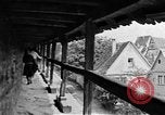 Standbild berühmte Gebäude Rothenburg ob der Tauber Deutschland, 1937, aus Sekunde 37 historischem Filmmaterial Videoclip 65675055449