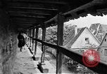 Standbild berühmte Gebäude Rothenburg ob der Tauber Deutschland, 1937, aus Sekunde 39 historischem Filmmaterial Videoclip 65675055449