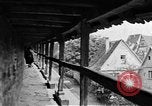 Standbild berühmte Gebäude Rothenburg ob der Tauber Deutschland, 1937, aus Sekunde 48 historischem Filmmaterial Videoclip 65675055449