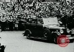 Image Paul von Hindenburg avec Hitler en voiture ouverte Berlin Allemagne, 1933, de la seconde 7 séquences d'archives historiques vidéo 65675055498