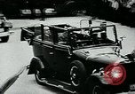 Image Paul von Hindenburg avec Hitler en voiture ouverte Berlin Allemagne, 1933, de la seconde 11 séquences d'archives historiques vidéo 65675055498