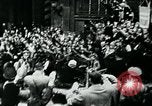 Image Paul von Hindenburg avec Hitler en voiture ouverte Berlin Allemagne, 1933, de la seconde 17 séquences d'archives historiques vidéo 65675055498