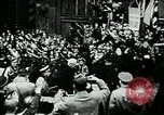 Image Paul von Hindenburg avec Hitler en voiture ouverte Berlin Allemagne, 1933, de la seconde 18 séquences d'archives historiques vidéo 65675055498