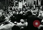 Image Paul von Hindenburg avec Hitler en voiture ouverte Berlin Allemagne, 1933, de la seconde 22 séquences d'archives historiques vidéo 65675055498