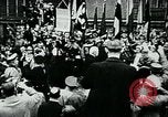 Image Paul von Hindenburg avec Hitler en voiture ouverte Berlin Allemagne, 1933, de la seconde 23 séquences d'archives historiques vidéo 65675055498