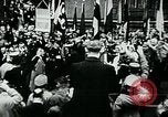 Image Paul von Hindenburg avec Hitler en voiture ouverte Berlin Allemagne, 1933, de la seconde 24 séquences d'archives historiques vidéo 65675055498