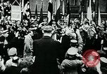 Image Paul von Hindenburg avec Hitler en voiture ouverte Berlin Allemagne, 1933, de la seconde 25 séquences d'archives historiques vidéo 65675055498