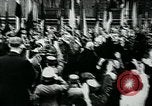 Image Paul von Hindenburg avec Hitler en voiture ouverte Berlin Allemagne, 1933, de la seconde 27 séquences d'archives historiques vidéo 65675055498
