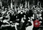 Image Paul von Hindenburg avec Hitler en voiture ouverte Berlin Allemagne, 1933, de la seconde 28 séquences d'archives historiques vidéo 65675055498