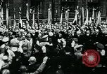 Image Paul von Hindenburg avec Hitler en voiture ouverte Berlin Allemagne, 1933, de la seconde 42 séquences d'archives historiques vidéo 65675055498