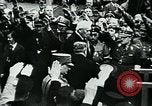 Image Paul von Hindenburg avec Hitler en voiture ouverte Berlin Allemagne, 1933, de la seconde 50 séquences d'archives historiques vidéo 65675055498