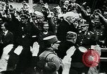 Image Paul von Hindenburg avec Hitler en voiture ouverte Berlin Allemagne, 1933, de la seconde 51 séquences d'archives historiques vidéo 65675055498