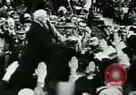 Image Paul von Hindenburg avec Hitler en voiture ouverte Berlin Allemagne, 1933, de la seconde 54 séquences d'archives historiques vidéo 65675055498