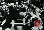 Image Paul von Hindenburg avec Hitler en voiture ouverte Berlin Allemagne, 1933, de la seconde 57 séquences d'archives historiques vidéo 65675055498