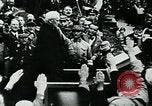 Image Paul von Hindenburg avec Hitler en voiture ouverte Berlin Allemagne, 1933, de la seconde 58 séquences d'archives historiques vidéo 65675055498