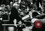 Image Paul von Hindenburg avec Hitler en voiture ouverte Berlin Allemagne, 1933, de la seconde 62 séquences d'archives historiques vidéo 65675055498