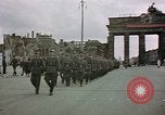 Immagine di Civili tedesco Berlino Germania, 1945, secondo 48 filmato di repertorio 65675055518