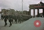 Immagine di Civili tedesco Berlino Germania, 1945, secondo 49 filmato di repertorio 65675055518