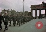Immagine di Civili tedesco Berlino Germania, 1945, secondo 50 filmato di repertorio 65675055518