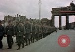 Immagine di Civili tedesco Berlino Germania, 1945, secondo 52 filmato di repertorio 65675055518