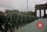 Immagine di Civili tedesco Berlino Germania, 1945, secondo 53 filmato di repertorio 65675055518