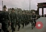 Immagine di Civili tedesco Berlino Germania, 1945, secondo 59 filmato di repertorio 65675055518
