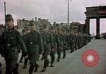 Immagine di Civili tedesco Berlino Germania, 1945, secondo 61 filmato di repertorio 65675055518