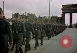 Immagine di Civili tedesco Berlino Germania, 1945, secondo 62 filmato di repertorio 65675055518