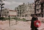 Immagine di Edifici demoliti Berlino Germania, 1945, secondo 30 filmato di repertorio 65675055519