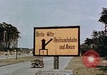 Immagine di Segno bordo Berlino Germania, 1945, secondo 5 filmato di repertorio 65675055522