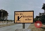 Immagine di Segno bordo Berlino Germania, 1945, secondo 9 filmato di repertorio 65675055522