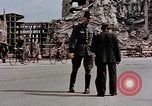 Immagine di Civili tedesco Berlino Germania, 1945, secondo 24 filmato di repertorio 65675055523