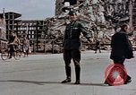Immagine di Civili tedesco Berlino Germania, 1945, secondo 25 filmato di repertorio 65675055523