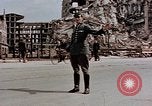 Immagine di Civili tedesco Berlino Germania, 1945, secondo 32 filmato di repertorio 65675055523