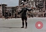 Immagine di Civili tedesco Berlino Germania, 1945, secondo 33 filmato di repertorio 65675055523