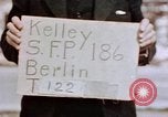 Immagine di Segno di strada Unter Den Linden Berlino Germania, 1945, secondo 1 filmato di repertorio 65675055529
