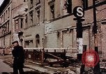 Immagine di Segno di strada Unter Den Linden Berlino Germania, 1945, secondo 27 filmato di repertorio 65675055529
