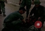 Immagine di Gli americani feriti nell'offensiva del Tet a Saigon Il Vietnam, 1968, secondo 20 filmato di repertorio 65675055534