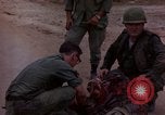 Immagine di Gli americani feriti nell'offensiva del Tet a Saigon Il Vietnam, 1968, secondo 25 filmato di repertorio 65675055534