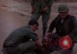 Immagine di Gli americani feriti nell'offensiva del Tet a Saigon Il Vietnam, 1968, secondo 26 filmato di repertorio 65675055534