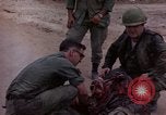 Immagine di Gli americani feriti nell'offensiva del Tet a Saigon Il Vietnam, 1968, secondo 27 filmato di repertorio 65675055534