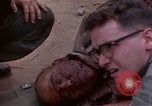 Immagine di Gli americani feriti nell'offensiva del Tet a Saigon Il Vietnam, 1968, secondo 28 filmato di repertorio 65675055534