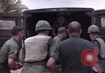 Immagine di Gli americani feriti nell'offensiva del Tet a Saigon Il Vietnam, 1968, secondo 37 filmato di repertorio 65675055534