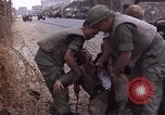 Immagine di Gli americani feriti nell'offensiva del Tet a Saigon Il Vietnam, 1968, secondo 45 filmato di repertorio 65675055534