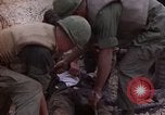 Immagine di Gli americani feriti nell'offensiva del Tet a Saigon Il Vietnam, 1968, secondo 48 filmato di repertorio 65675055534